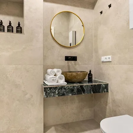 Design I Center I Kingbed I New Augusta