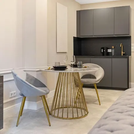 Design I Center I Kingbed I New * Augusta